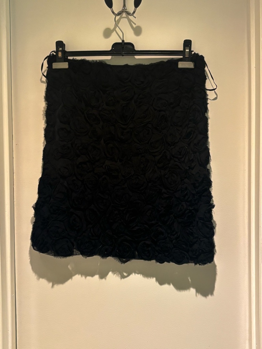 Gold Hawk Rose-Appliqué Black Mini Skirt Size M